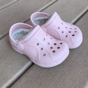 Crocs Fleece Lined Classic Crocs Pink Baby Size 6 Slip On Slingback